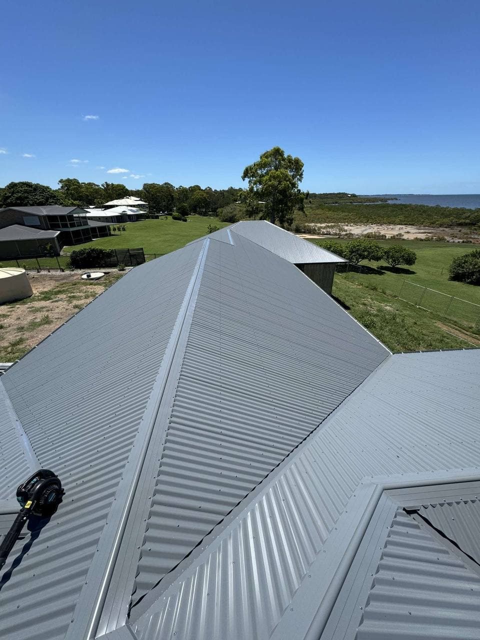 New Colorbond metal roof coastal home Geelong – Skyways Roofing