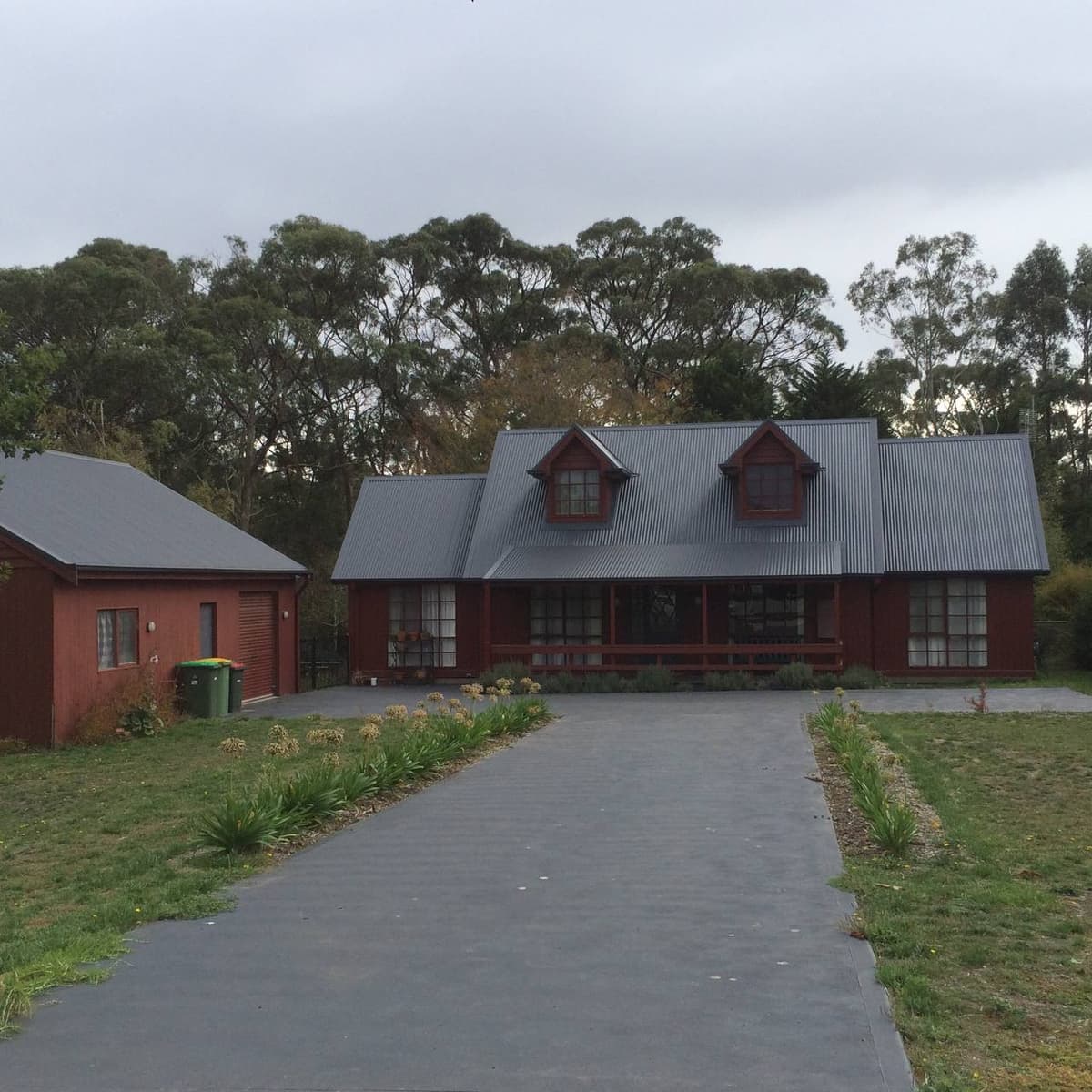 Charcoal Colorbond roof country homestead Geelong region